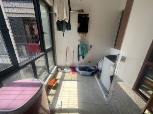 恒隆国际 房东精装三房诚意出售_恒隆国际二手房阳台图片6
